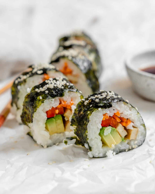 Sushi Arcoíris con Tofu Crujiente al Horno